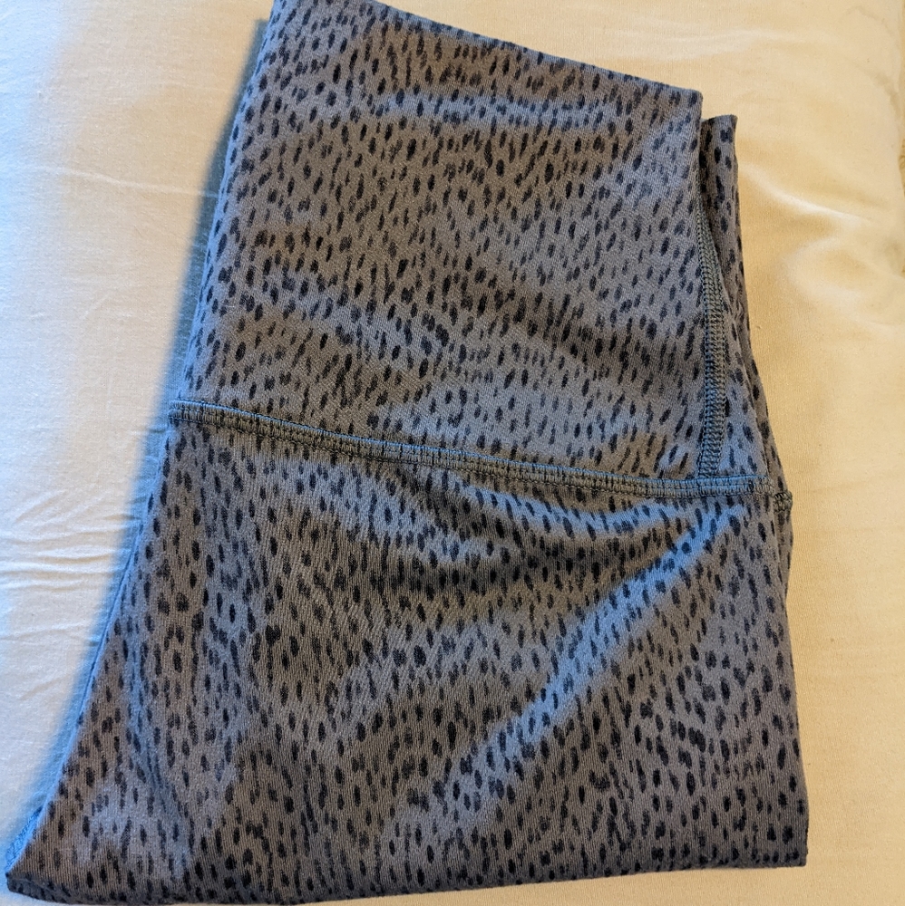 Lululemon Athletica yoga pants size 6